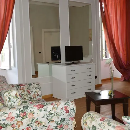 Garibaldi House Apartment