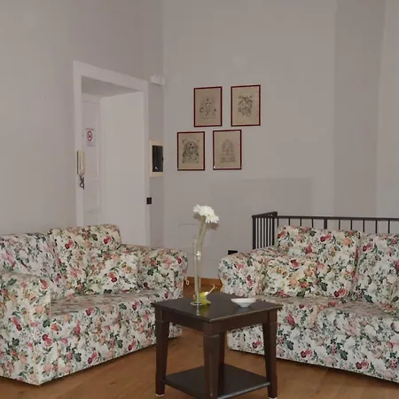 Garibaldi House Apartment